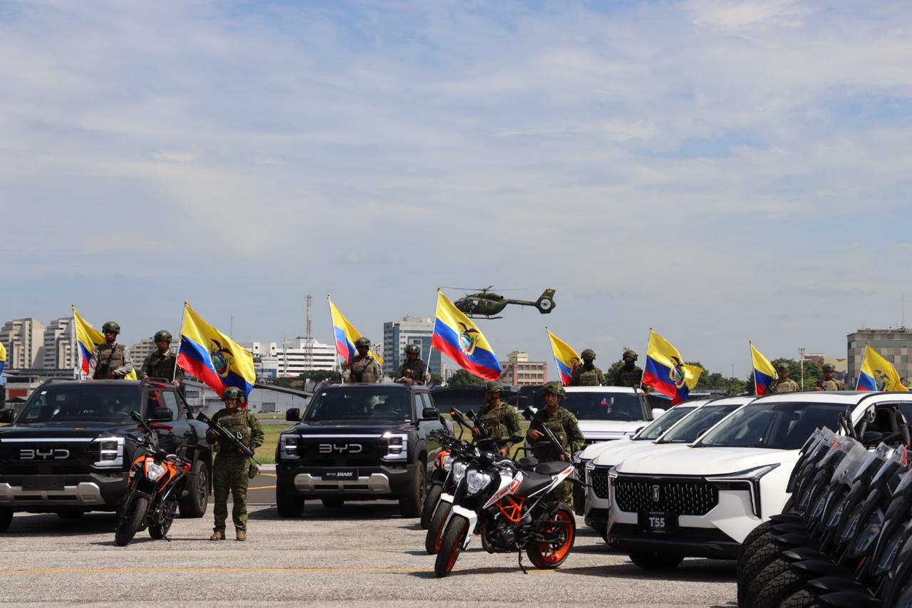 Fuerzas Armadas fortalecen sus capacidades operativas con incorporación de nuevos vehículos y motocicletas