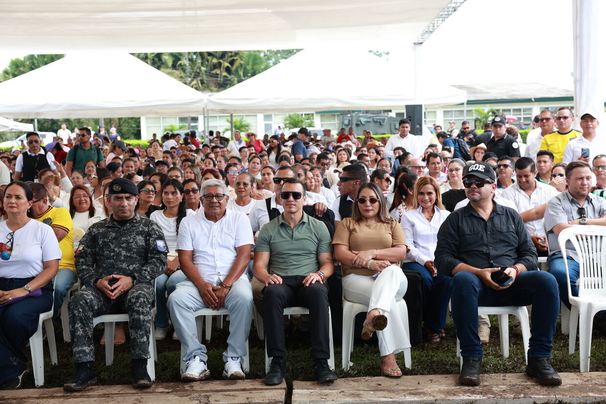 DANIEL NOBOA ENTREGA NUEVO EQUIPAMIENTO POLICIAL PARA REFORZAR LA LUCHA CONTRA EL TERRORISMO Y LA DELINCUENCIA