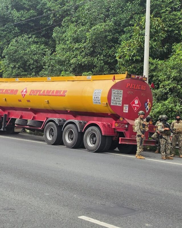 OPERACIÓN MILITAR DEJA APREHENDIDOS Y DECOMISO DE COMBUSTIBLE
