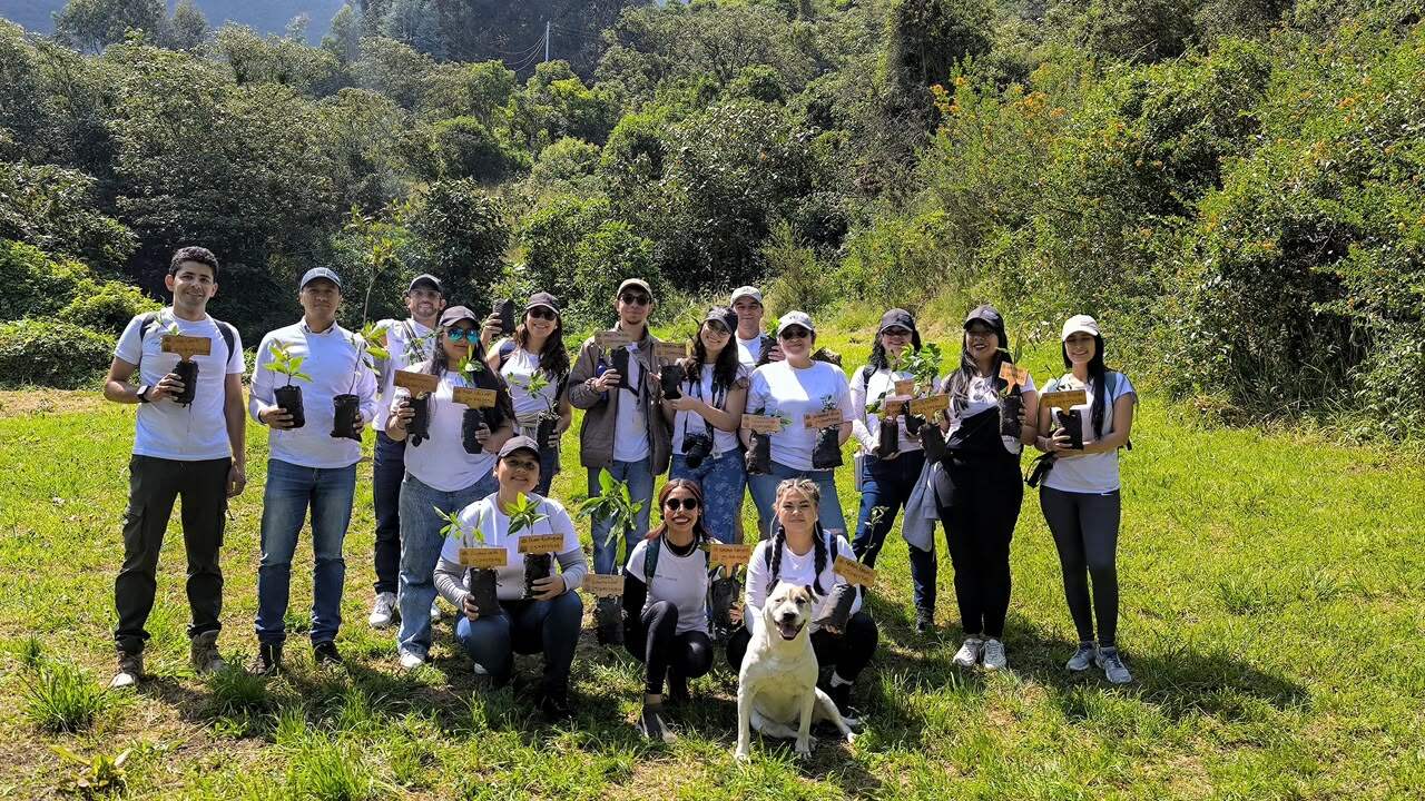 VOLUNTARIADO CORPORATIVO DE INDRA GROUPBENEFICIA A 2.000 PERSONAS EN COLOMBIA, ECUADOR YCENTROAMÉRICA